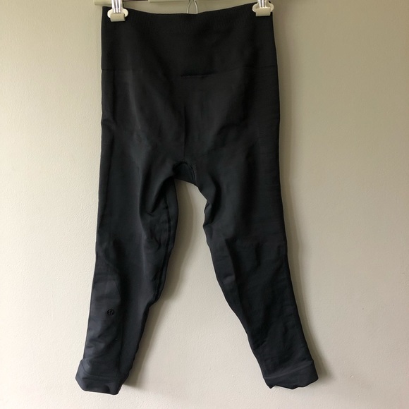 Zone in crop lululemon - dark slate grey - Picture 6 of 8